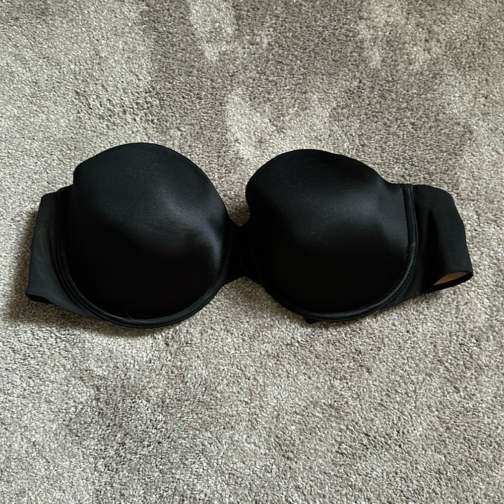 Victoria’s Secret strapless bra